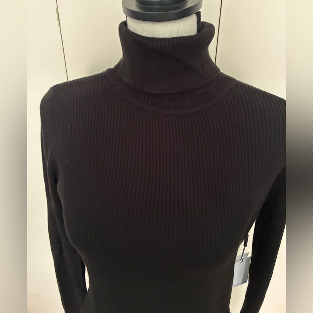 Calvin Klein Elegant Black Fitted Turtleneck Sweater